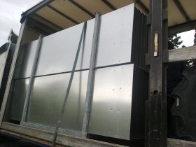 Impianti Pubblicitari e Poster per Affissioni - Particolari di Stendardi pubblicitari