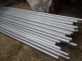 Impianti Pubblicitari e Poster per Affissioni - Particolari di Stendardi pubblicitari