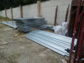 Impianti Pubblicitari e Poster per Affissioni - Particolari di Stendardi pubblicitari