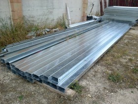 Impianti Pubblicitari e Poster per Affissioni - Particolari di cartelli e cartelloni pubblicitari